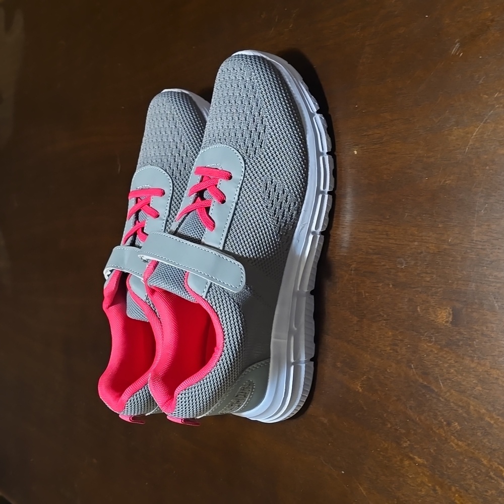 GARDEN touch Closure Sneaker Gray/Bright Pink Size 9W NWOT